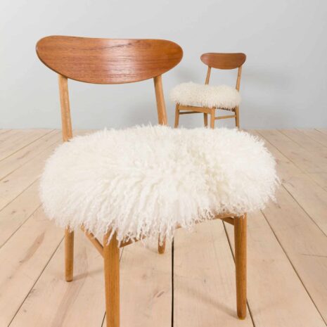 22375 Pair of oak dining chairs in the style of Hans Wegner, in long hair sheepskin Denmark 1960s-7 Pair of oak dining chairs in the style of Hans Wegner in long hair sheepskin Denmark s