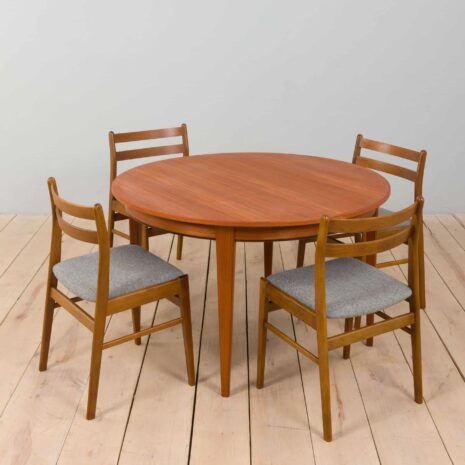 Set of  reupholstered Danish dineing chairs in lacquered beechs