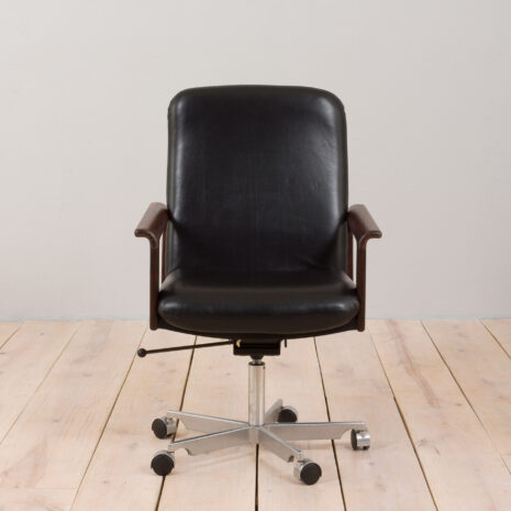 22403-Danish-Executive-Armchair-by-Erik-Kirkegaard-for-Hong-Stolefabrik-1960s-2 Danish Executive Armchair by Erik Kirkegaard for Hong Stolefabrik s scaled
