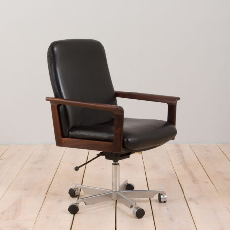 22403-Danish-Executive-Armchair-by-Erik-Kirkegaard-for-Hong-Stolefabrik-1960s-3 Danish Executive Armchair by Erik Kirkegaard for Hong Stolefabrik s scaled