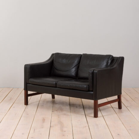 22416-Takashi-Okamura-and-Erik-Marquardsen.-Sofa-upholstered-in-black-leather-3 Takashi Okamura and Erik Marquardsen