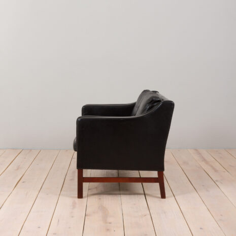 22416-Takashi-Okamura-and-Erik-Marquardsen.-Sofa-upholstered-in-black-leather-4 Takashi Okamura and Erik Marquardsen