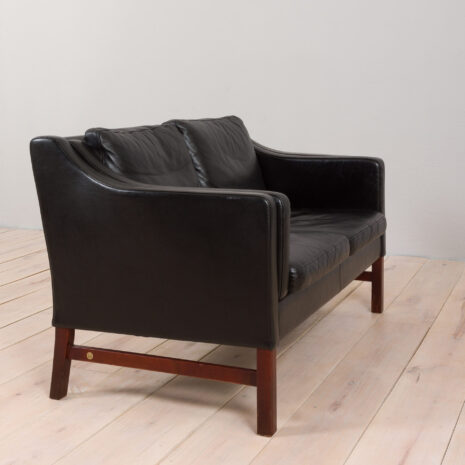 22416-Takashi-Okamura-and-Erik-Marquardsen.-Sofa-upholstered-in-black-leather-6 Takashi Okamura and Erik Marquardsen