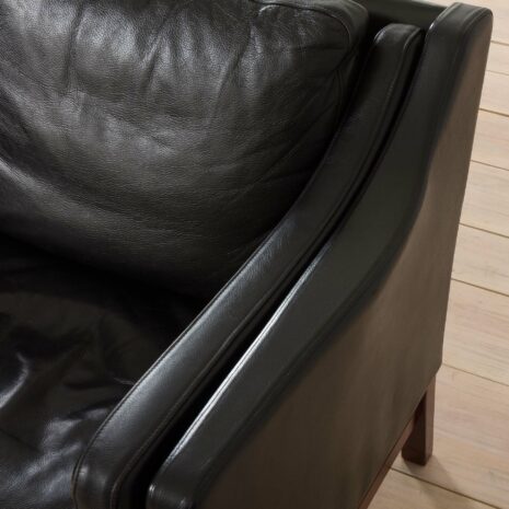 22416-Takashi-Okamura-and-Erik-Marquardsen.-Sofa-upholstered-in-black-leather-7 Takashi Okamura and Erik Marquardsen