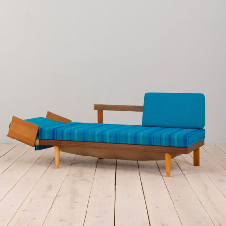 22453-blue-daybed-2 blue daybed scaled