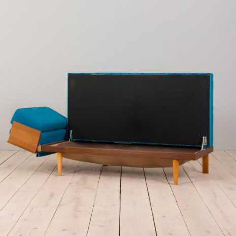 22453-blue-daybed-3 blue daybed scaled