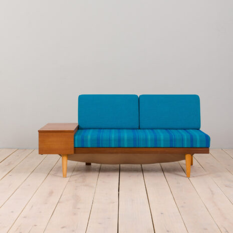 22453-blue-daybed-5 blue daybed scaled