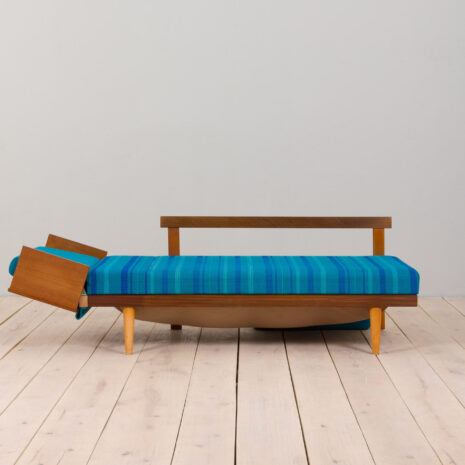 22453-blue-daybed-7 blue daybed scaled