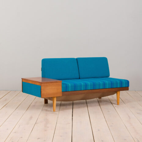 22453-blue-daybed-8 blue daybed scaled