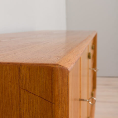 22468-Scandinavian-teak-long-sideboard-with-5-Arne-Vodder-style-drawers-Norway-1970s-10 Skandynawski długi kredens z drewna tekowego z szufladami w stylu Arne Voddera