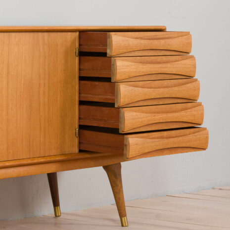 22468-Scandinavian-teak-long-sideboard-with-5-Arne-Vodder-style-drawers-Norway-1970s-15 Skandynawski długi kredens z drewna tekowego z szufladami w stylu Arne Voddera