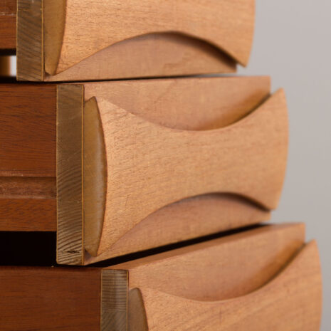 22468-Scandinavian-teak-long-sideboard-with-5-Arne-Vodder-style-drawers-Norway-1970s-16 Skandynawski długi kredens z drewna tekowego z szufladami w stylu Arne Voddera