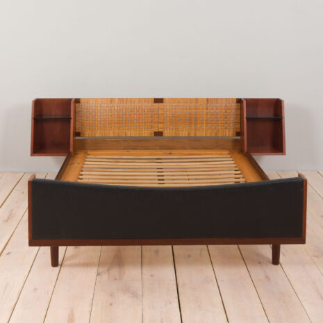22465 Teak and cane queen size bed by Hans Wegner, Getama, 1960s(15) 22465 Teak and cane queen size bed by Hans Wegner, Getama, 1960s(15)