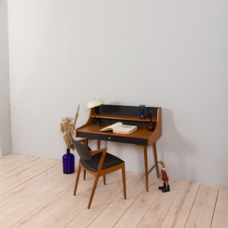 22484 Bureau vintage scandinave en teck avec 3 tiroirs verrouillables et détails en noir mat, 1970-2 22484 Bureau vintage scandinave en teck avec 3 tiroirs verrouillables et détails en noir mat, 1970-2