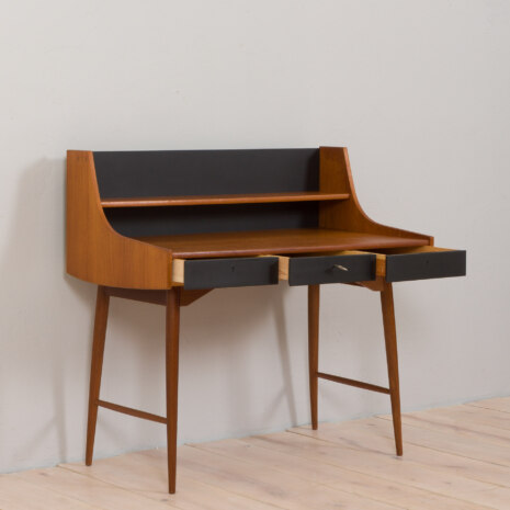 22484 Bureau vintage scandinave en teck avec 3 tiroirs verrouillables et détails en noir mat, 1970-5 22484 Bureau vintage scandinave en teck avec 3 tiroirs verrouillables et détails en noir mat, 1970-5