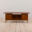 22418 oraz 22493 Kai Kristiansen. Desk in teak. Model FM 60-10