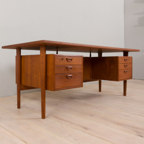 22418 oraz 22493 Kai Kristiansen. Desk in teak. Model FM 60-18 22418 oraz 22493 Kai Kristiansen. Desk in teak. Model FM 60-18