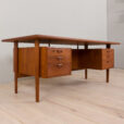 22418 oraz 22493 Kai Kristiansen. Desk in teak. Model FM 60-18
