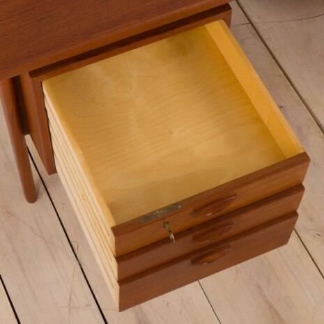 22418 oraz 22493 Kai Kristiansen. Desk in teak. Model FM 60-19 22418 oraz 22493 Kai Kristiansen. Desk in teak. Model FM 60-19