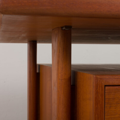 22418 oraz 22493 Kai Kristiansen. Desk in teak. Model FM 60-24 22418 oraz 22493 Kai Kristiansen. Desk in teak. Model FM 60-24