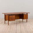 22418 oraz 22493 Kai Kristiansen. Desk in teak. Model FM 60-6