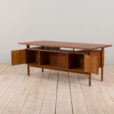 22418 oraz 22493 Kai Kristiansen. Desk in teak. Model FM 60-9