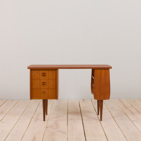 22481 Skandynawskie biurko z drewna tekowego z bocznym schowkiem i 3 szufladami, Norwegia, lata 1960-14 22481 Skandynawskie biurko z drewna tekowego z bocznym schowkiem i 3 szufladami, Norwegia, lata 1960-14