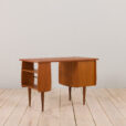 22481 Skandynawskie biurko z drewna tekowego z bocznym schowkiem i 3 szufladami, Norwegia, lata 1960-18