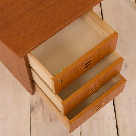 22481 Skandynawskie biurko z drewna tekowego z bocznym schowkiem i 3 szufladami, Norwegia, lata 1960-24 22481 Skandynawskie biurko z drewna tekowego z bocznym schowkiem i 3 szufladami, Norwegia, lata 1960-24