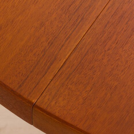 22489 Kai Kristiansen Duński okrągły stół z drewna tekowego, lata 1960-12 22489 Kai Kristiansen Duński okrągły stół z drewna tekowego, lata 1960-12