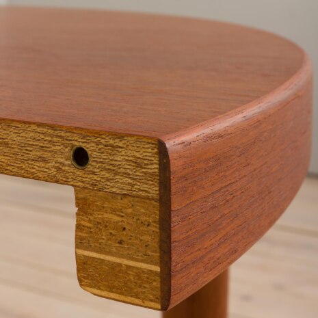 22489 Kai Kristiansen Duński okrągły stół z drewna tekowego, lata 1960-7 22489 Kai Kristiansen Duński okrągły stół z drewna tekowego, lata 1960-7