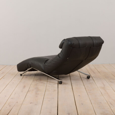 22466 Jens Juul Eilersen. Daybed on chromed steel frame 6295300-18 22466 Jens Juul Eilersen. Daybed on chromed steel frame 6295300-18