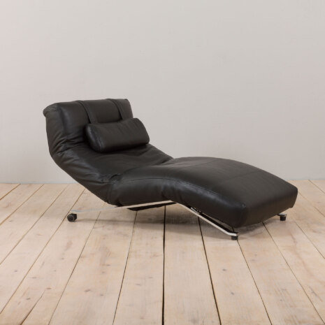 22466 Jens Juul Eilersen. Daybed on chromed steel frame 6295300-2 22466 Jens Juul Eilersen. Daybed on chromed steel frame 6295300-2