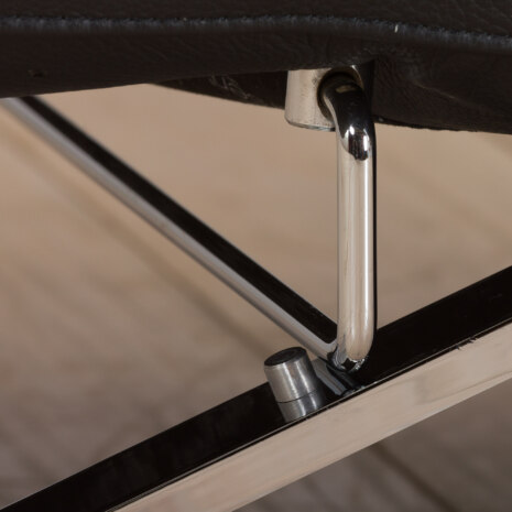 22466 Jens Juul Eilersen. Daybed on chromed steel frame 6295300-30 22466 Jens Juul Eilersen. Daybed on chromed steel frame 6295300-30