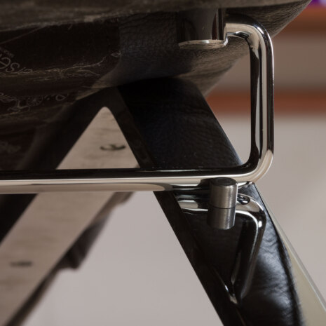 22466 Jens Juul Eilersen. Daybed on chromed steel frame 6295300-31 22466 Jens Juul Eilersen. Daybed on chromed steel frame 6295300-31