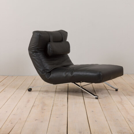 22466 Jens Juul Eilersen. Daybed on chromed steel frame 6295300-5 22466 Jens Juul Eilersen. Daybed on chromed steel frame 6295300-5