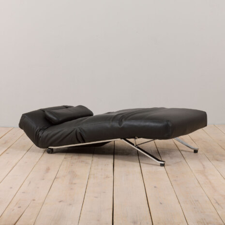22466 Jens Juul Eilersen. Daybed on chromed steel frame 6295300-6 22466 Jens Juul Eilersen. Daybed on chromed steel frame 6295300-6