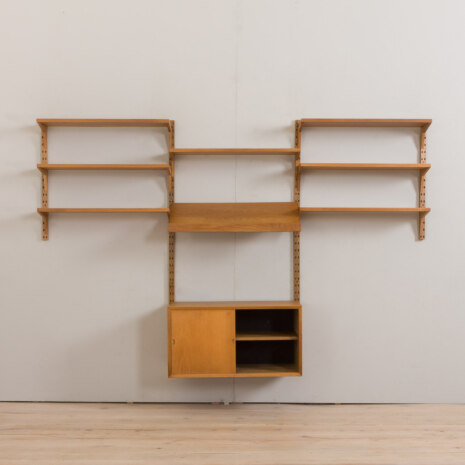 23011 Poul Cadovius threebay shelving system of oak cado wall unit 6263260-7 23011 Poul Cadovius threebay shelving system of oak cado wall unit 6263260-7