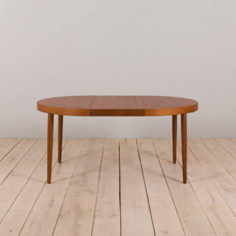 23043 Kai Kristiansen odnowiony okrągły stół z drewna tekowego z 2 przedłużeniami, 1960 -4 23043 Kai Kristiansen odnowiony okrągły stół z drewna tekowego z 2 przedłużeniami, 1960 -4