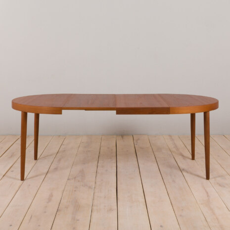 23043 Kai Kristiansen odnowiony okrągły stół z drewna tekowego z 2 przedłużeniami, lata 1960 -5 23043 Kai Kristiansen odnowiony okrągły stół z drewna tekowego z 2 przedłużeniami, lata 1960 -5