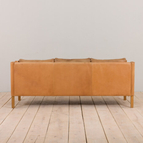 23075 Mogens Hansen vintage three seater sofa in tan aniline leather, Denmark 1970s-6 23075 Mogens Hansen vintage three seater sofa in tan aniline leather, Denmark 1970s-6