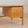 23086 Hans J. Wegner Freestanding desk in oak-17