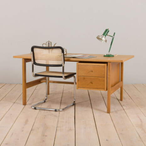 23086 Hans J. Wegner Freestanding desk in oak-2 23086 Hans J. Wegner Freestanding desk in oak-2