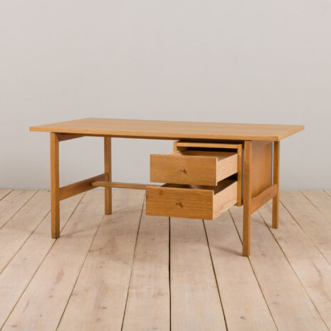 23086 Hans J. Wegner Freestanding desk in oak-4 23086 Hans J. Wegner Freestanding desk in oak-4