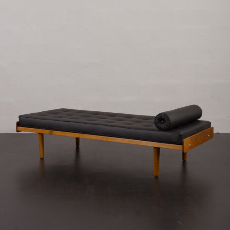 23001 Ejvind A. Johansson daybed in oak and black leather, Denmark 1960s-4 23001 Ejvind A. Johansson daybed in oak and black leather, Denmark 1960s-4
