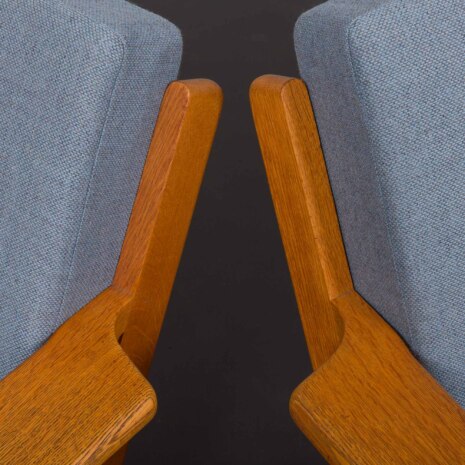 23017 Hans J. Wegner set of oak three-seater sofa and lounge chair for Getama reupholstered in Kvadrat fabric, Denmark 1950s-12 23017 Hans J. Wegner set of oak three-seater sofa and lounge chair for Getama reupholstered in Kvadrat fabric, Denmark 1950s-12