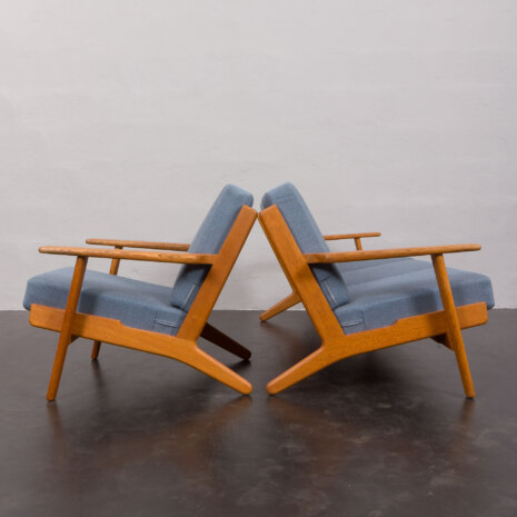 23017 Hans J. Wegner set of oak three-seater sofa and lounge chair for Getama reupholstered in Kvadrat fabric, Denmark 1950s-15 23017 Hans J. Wegner set of oak three-seater sofa and lounge chair for Getama reupholstered in Kvadrat fabric, Denmark 1950s-15