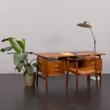 23140 Gunni Omann dla Omann Jun_s Møbelfabrik. Wolnostojące biurko z drewna tekowego, model _75_ -1