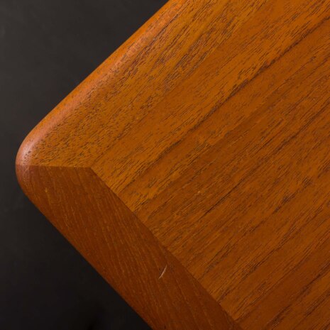 23140 Gunni Omann für Omann Jun_s Møbelfabrik. Freistehender Schreibtisch aus Teakholz, Modell _75_ -21 23140 Gunni Omann für Omann Jun_s Møbelfabrik. Freistehender Schreibtisch aus Teakholz, Modell _75_ -21