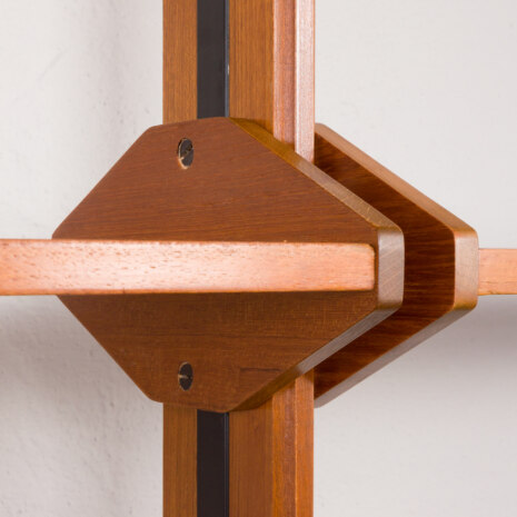 23199 Włoski regał dzielący pokój od podłogi do sufitu w stylu Franco Albini, lata 1960-12 23199 Włoski regał dzielący pokój od podłogi do sufitu w stylu Franco Albini, lata 1960-12